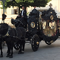 A Ravello carrozza e cavalli per il funerale, come in un film l'ultimo saluto a Boni Fraulo [FOTO]