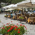 E' l'Italia il posto migliore dove vivere a lungo. Per Bloomberg.com immagine simbolo è piazza di Ravello