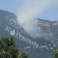 Fiamme al Passo, non si transita sulla Ravello-Chiunzi /FOTO