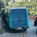 Incidente a Ravello, furgone impatta contro la parete rocciosa 