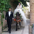 Matrimonio da favola a Ravello: la sposa americana a dorso di mulo [FOTO]