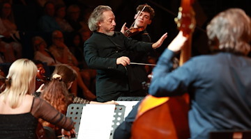 Il ritorno a Ravello di Pehlivanian è all'Auditorium Niemeyer: la pioggia impone lo spostamento ma non ferma la musica